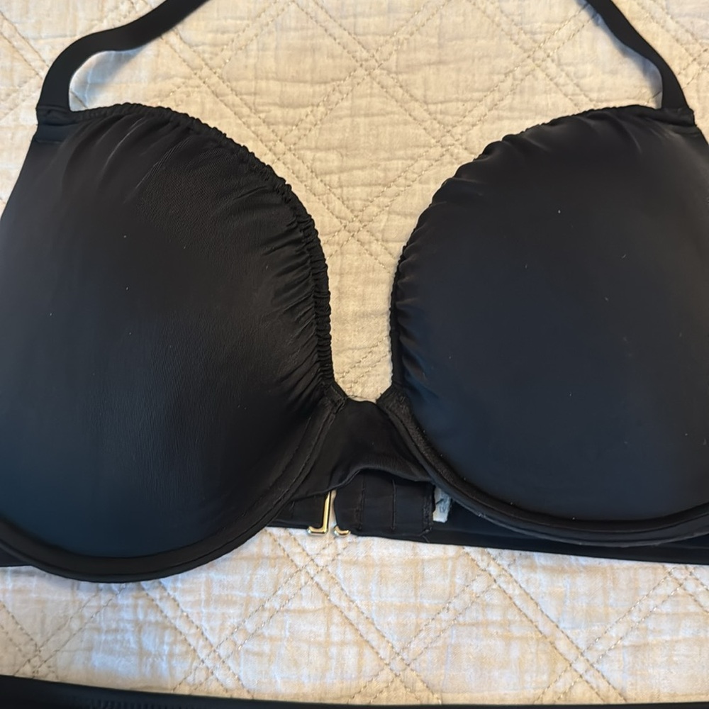 Victoria’s Secret Bikini - Picture 2 of 7